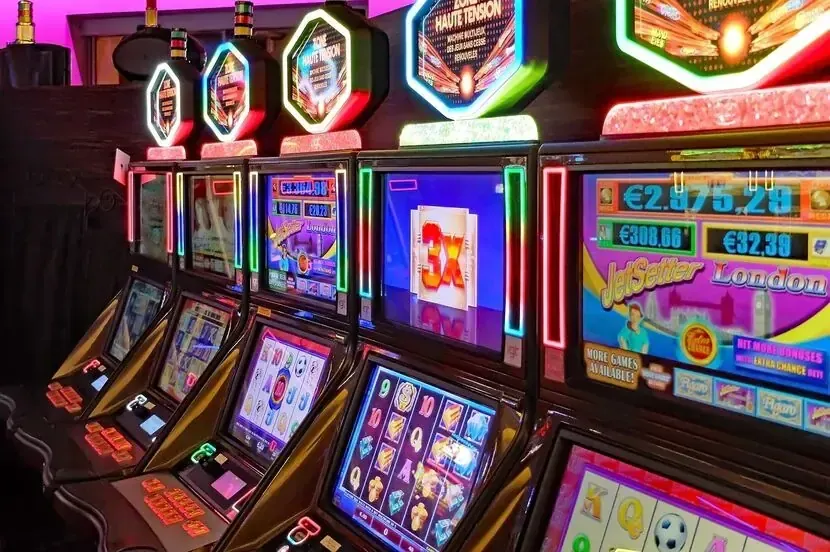 Illuminated video slot machines illustrating how slot RNG technology works