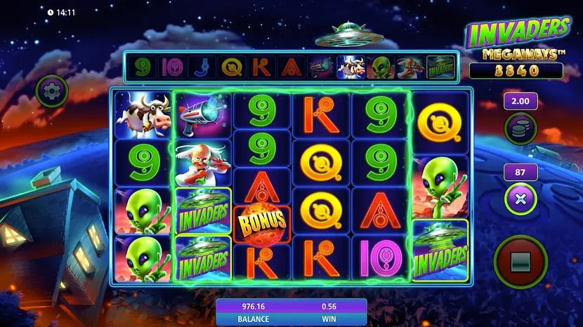 Invaders Megaways slot — Base game — variable reel heights, Megaways engine